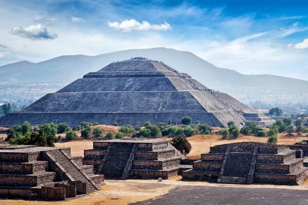 Vista de la Piramide del Sol